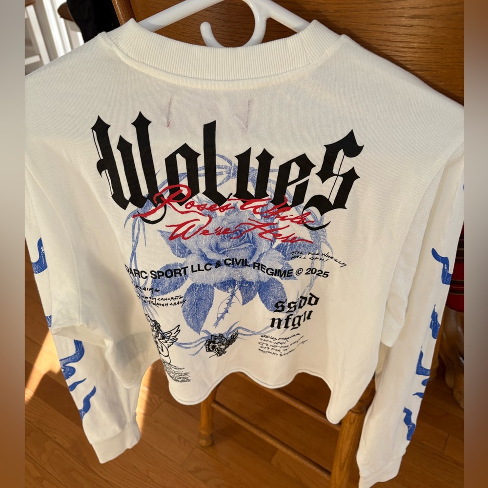 Darc Sport Creamy White Long Sleeve Shirt with Blue Design NWOT